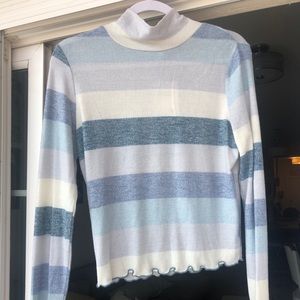 💙 Soft striped sweater 🤍